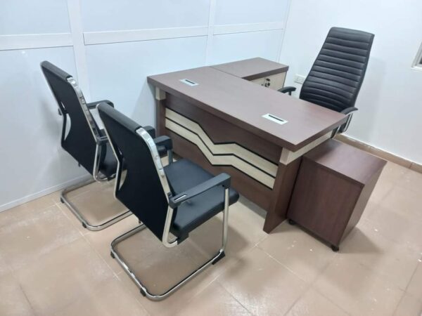 1.6 Metres Exclusive Office Table With Extension And Mobile Drawer