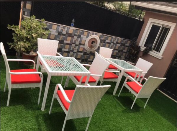 4 Seaters Outdoor Garden Dining Table.